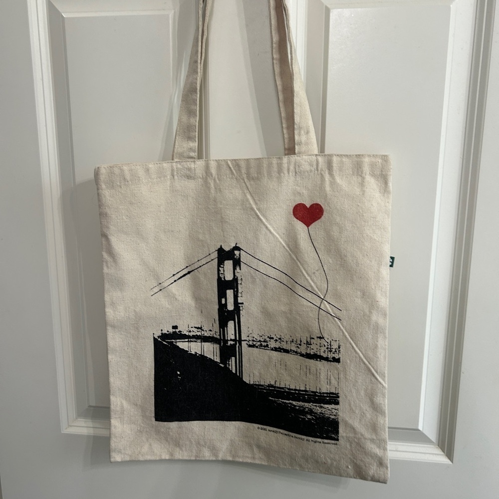 Like new recylced Canvas Tote Bag. San Francisco bridge heart balloon. - Picture 1 of 7